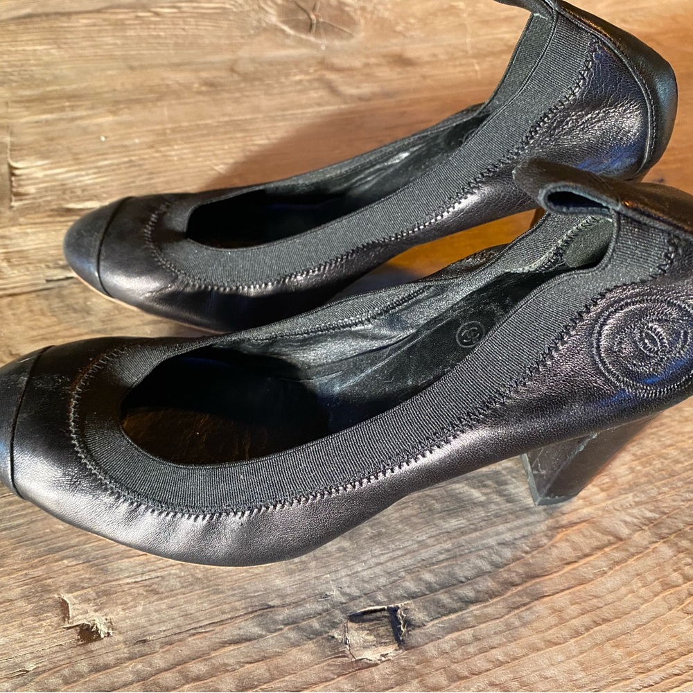 Chanel classic leather heels, size 38